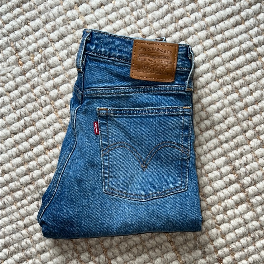 LEVI’S High Rise Wedgie Jean